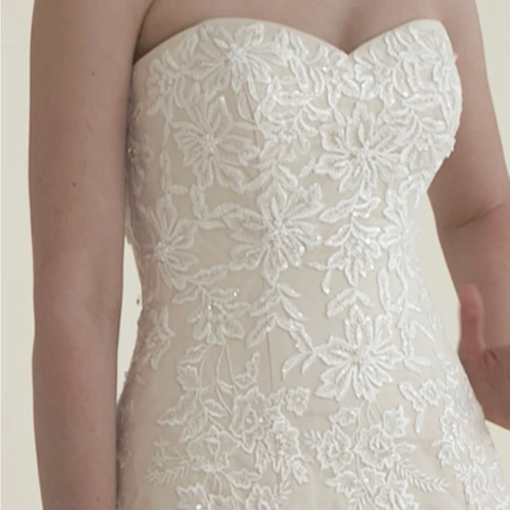 David’s Bridal Sweetheart A-Line Tulle & Lace Wedding Gown in Ivory (Listing 2)